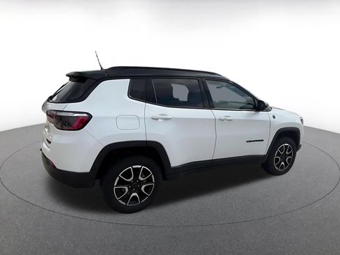 Used 2025 Jeep Compass Trailhawk AWD/4WD image 14