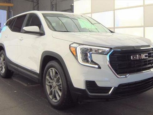 Used 2024 GMC Terrain SLE image 4