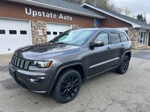 Used 2019 Jeep Grand Cherokee Altitude AWD/4WD image 1