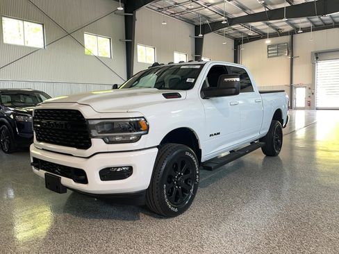 Used 2024 RAM 2500 Big Horn w/ Night Edition AWD/4WD image 3