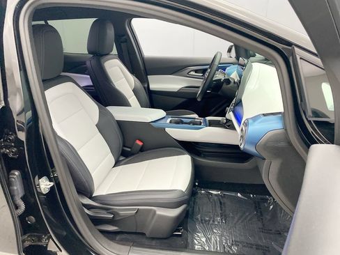 Used 2025 Chevrolet Equinox EV LT FWD image 23