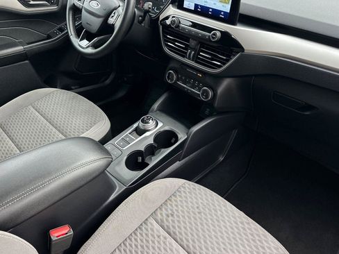 Used 2022 Ford Escape SE w/ SE Sport Appearance Package image 17