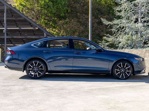 Used 2023 Honda Accord Touring image 12