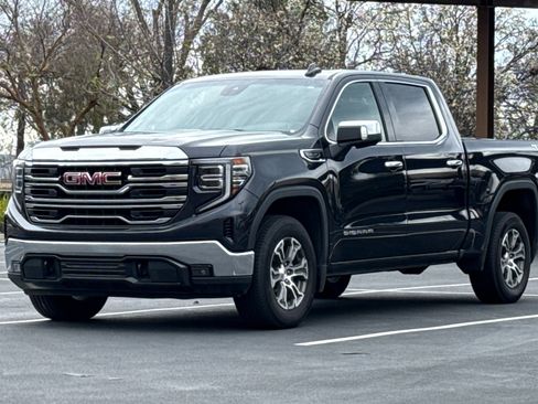 Used 2025 GMC Sierra 1500 SLT image 9
