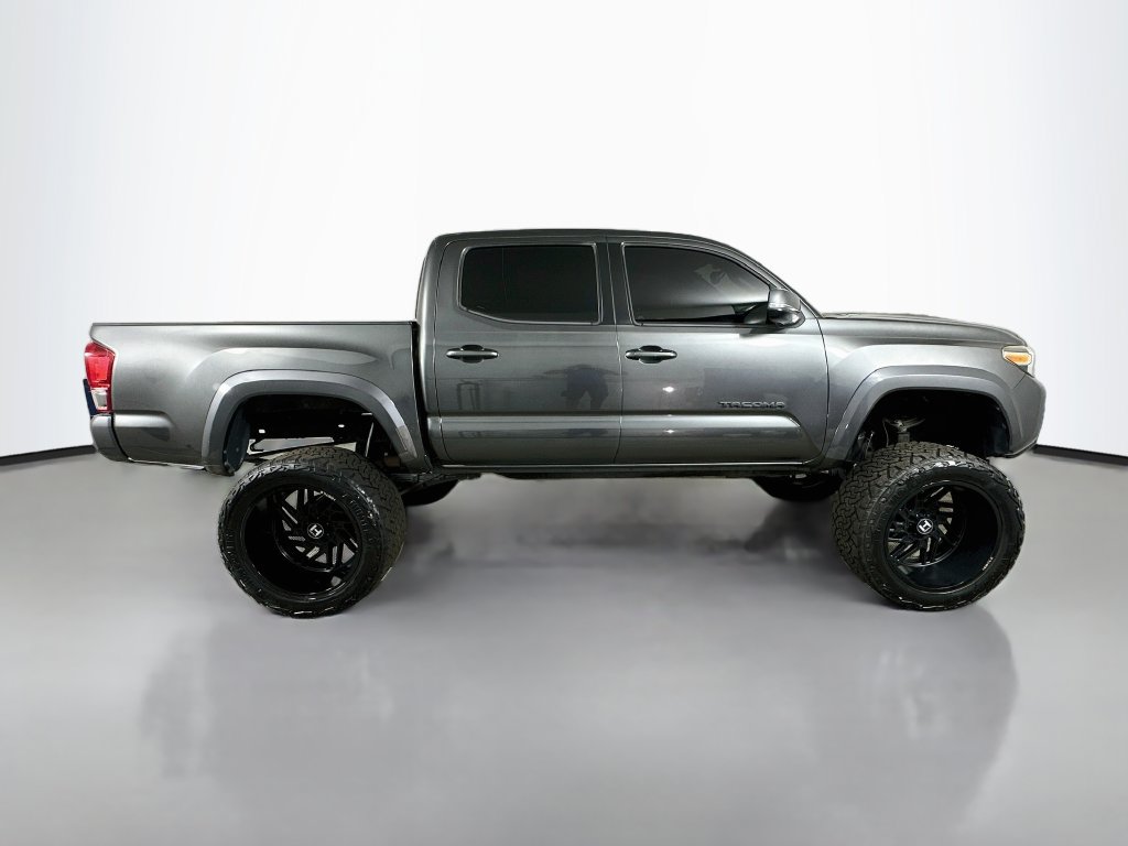 Used 2016 Toyota Tacoma TRD Sport w/ Towing Package RWD image 9