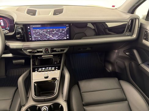 Used 2026 Porsche Cayenne image 28