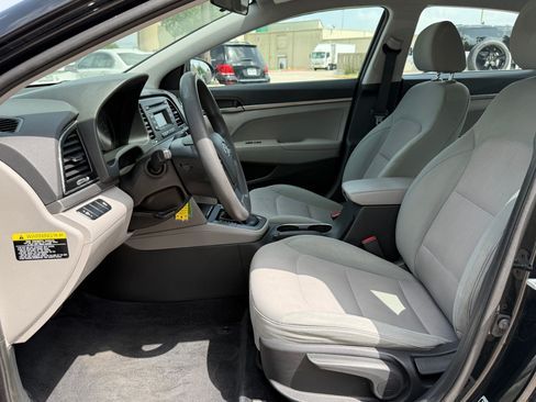 Used 2017 Hyundai Elantra SE FWD image 5
