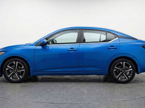 Used 2025 Nissan Sentra SV image 3