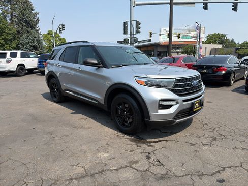 Used 2020 Ford Explorer XLT w/ Equipment Group 202A AWD/4WD image 10
