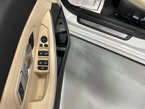 Used 2023 BMW 330i xDrive Sedan w/ Premium Package image 9