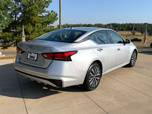 Used 2023 Nissan Altima 2.5 SV FWD image 6