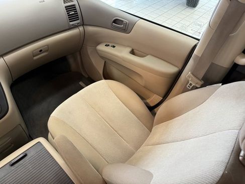 Used 2014 Kia Sedona LX image 25