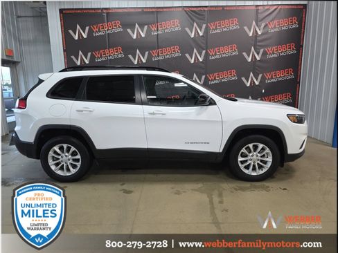 Used 2022 Jeep Cherokee Latitude Lux AWD/4WD image 3