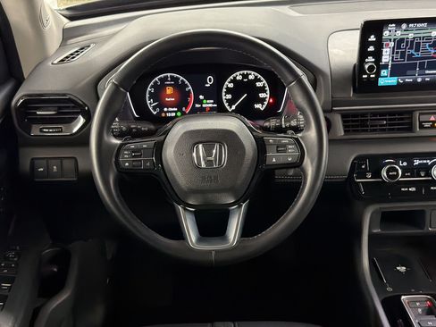 Certified 2025 Honda Pilot Touring image 11