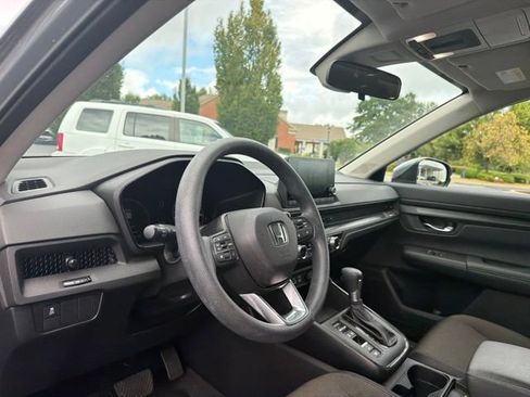 Used 2025 Honda CR-V EX image 12