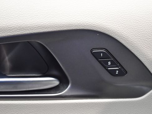 Used 2025 Chrysler Pacifica Select FWD image 16