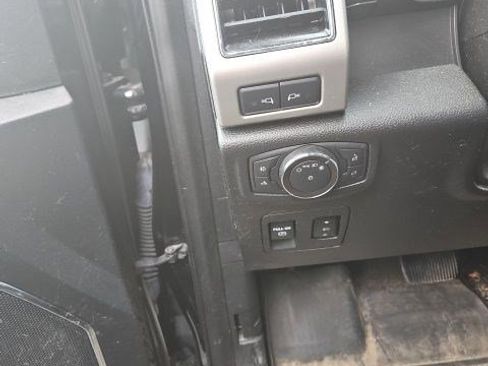 Used 2019 Ford F150 Lariat image 7