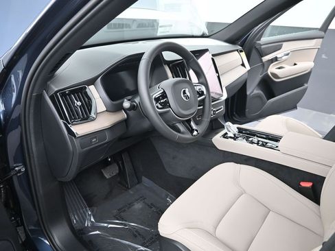 New 2026 Volvo XC90 B6 Plus w/ Protection Package Premier AWD/4WD image 14