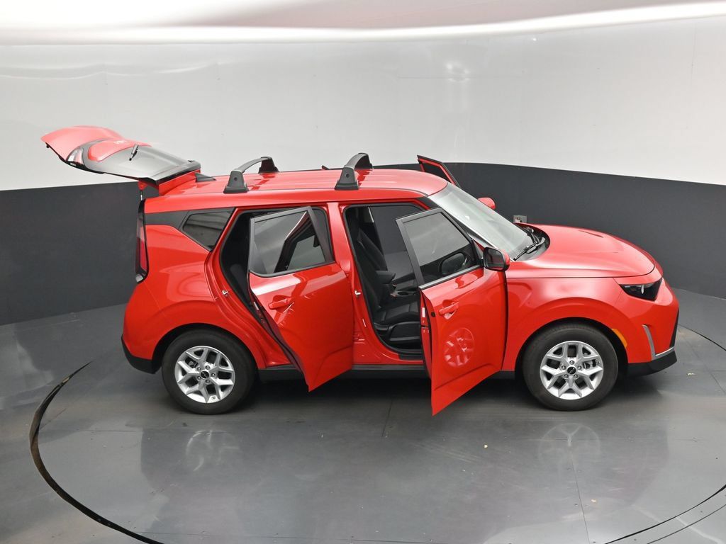 Used 2025 Kia Soul LX w/ LX Technology Package FWD image 18