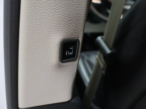 Used 2024 Chrysler Pacifica Touring-L FWD image 18