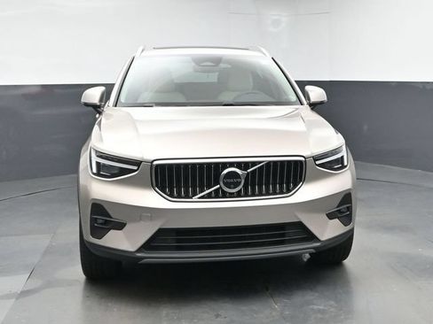 Used 2024 Volvo XC40 B5 Ultimate AWD/4WD image 2