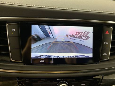 Used 2023 Buick Enclave Essence image 17