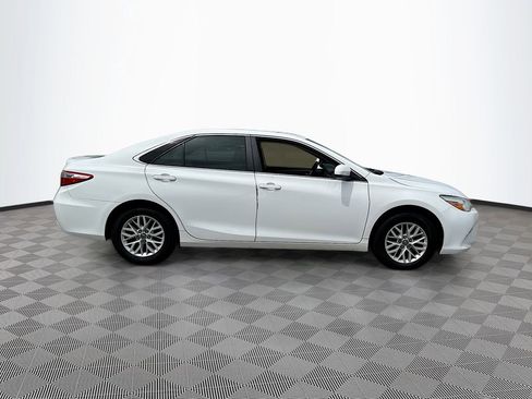 Used 2017 Toyota Camry LE image 4