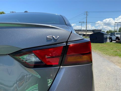 Used 2024 Nissan Altima 2.5 SV FWD image 23