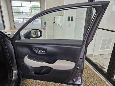 Used 2024 Honda HR-V LX image 14