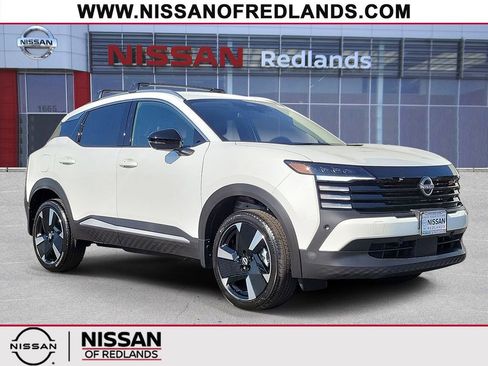 New 2026 Nissan Kicks SR w/ Cold Weather Package FWD image 1