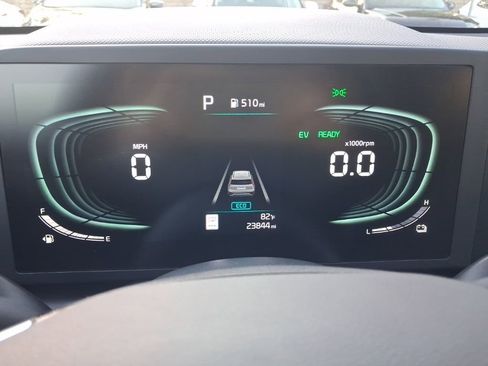 Used 2025 Kia Niro LX FWD image 2