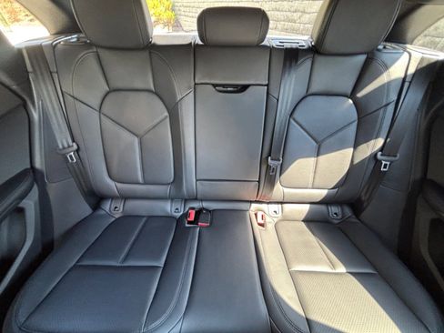 Certified 2024 Porsche Macan image 23