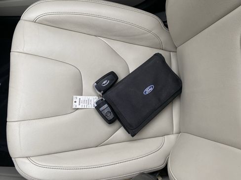 Used 2017 Ford Edge Titanium FWD image 9