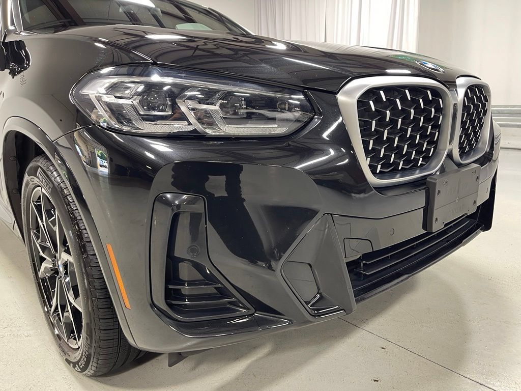 Used 2024 BMW X4 xDrive30i w/ M Sport Package AWD/4WD image 11