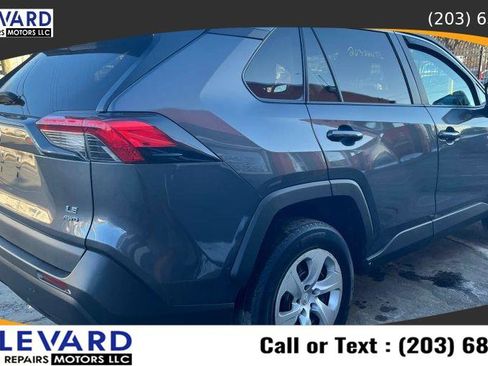 Used 2021 Toyota RAV4 LE image 5