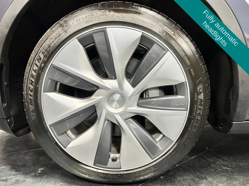Used 2023 Tesla Model Y 2WD image 11