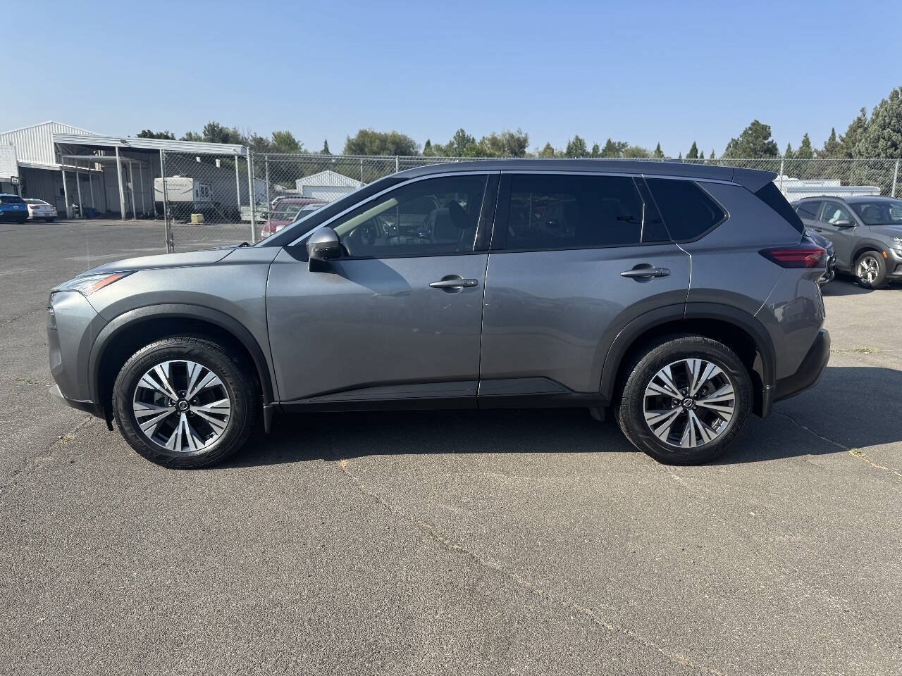 Used 2021 Nissan Rogue SV AWD/4WD image 2