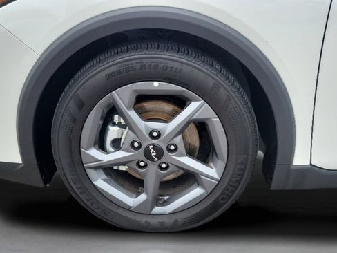 Used 2025 Kia K4 FWD image 25