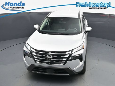 Used 2025 Nissan Rogue SV FWD image 16