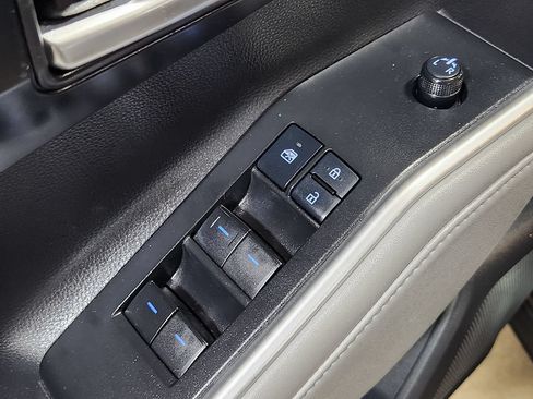 Used 2021 Toyota Highlander XLE FWD image 44