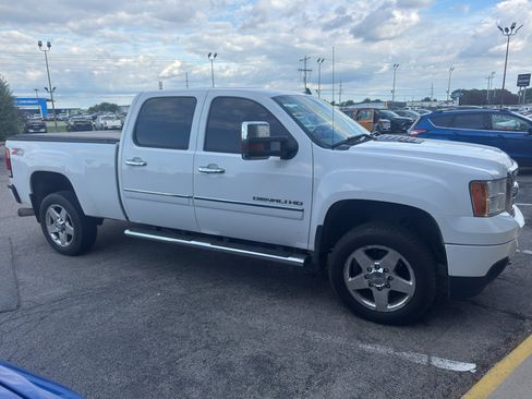 Used 2013 GMC Sierra 2500 Denali w/ Suspension Package, Off-Road AWD/4WD image 4