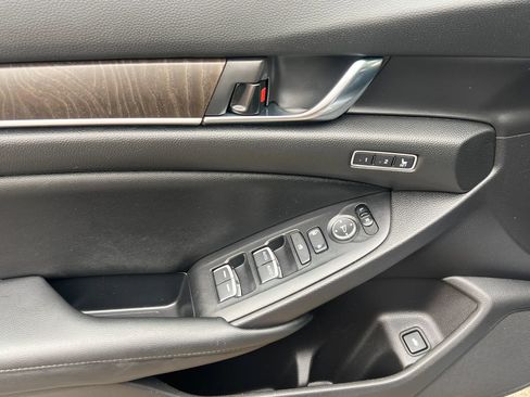 Used 2021 Honda Accord Touring image 12