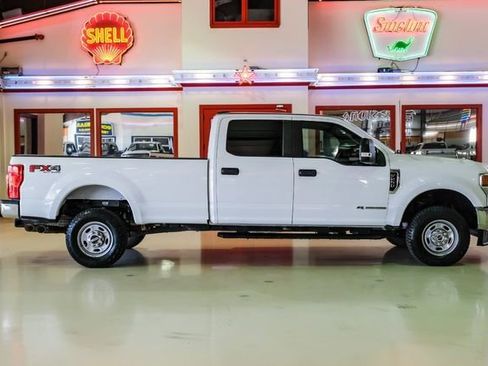 Used 2022 Ford F250 XL w/ Power Equipment Group image 10