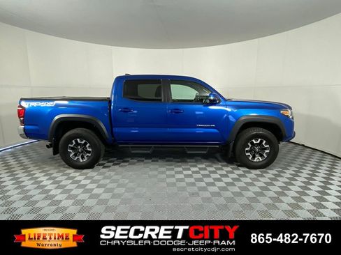 Used 2018 Toyota Tacoma TRD Off-Road AWD/4WD image 8