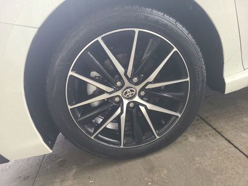 Used 2024 Toyota Camry SE image 12