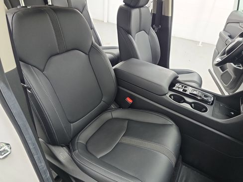 Certified 2025 Honda Pilot EX-L image 10