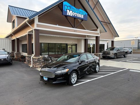 Used 2016 Ford Fusion SE image 1