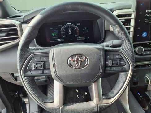 Used 2025 Toyota Tundra Limited AWD/4WD image 22
