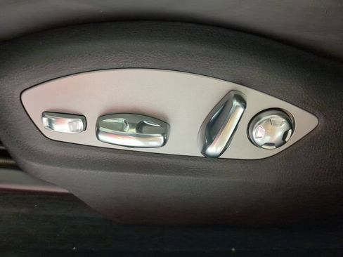 Used 2024 Porsche Macan Turbo AWD/4WD image 17