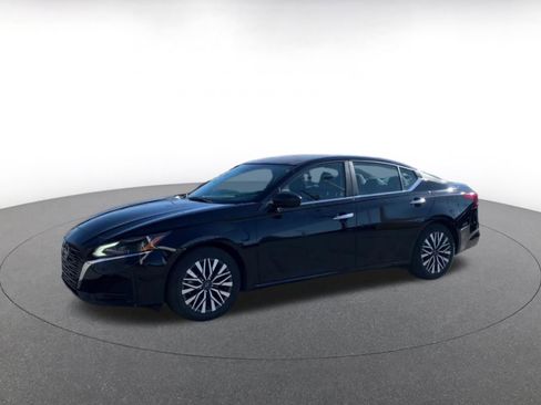 Used 2025 Nissan Altima 2.5 SV image 8